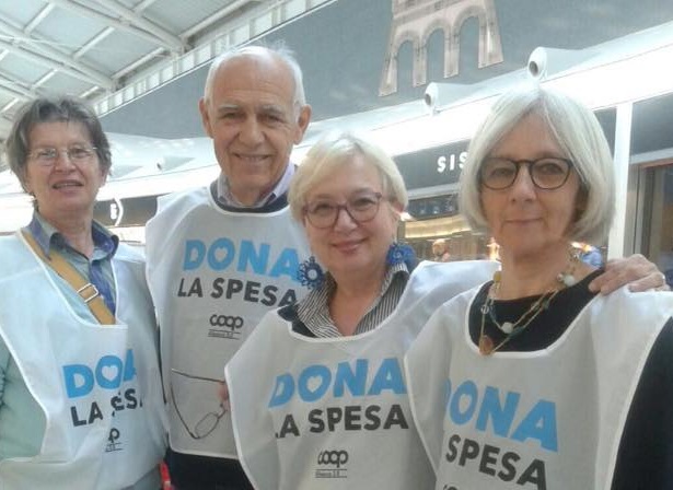 dona_la_spesa1